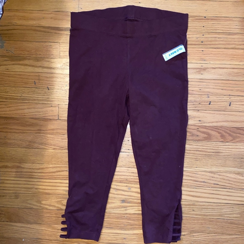 ‼️NWT Burgundy Capri Leggings